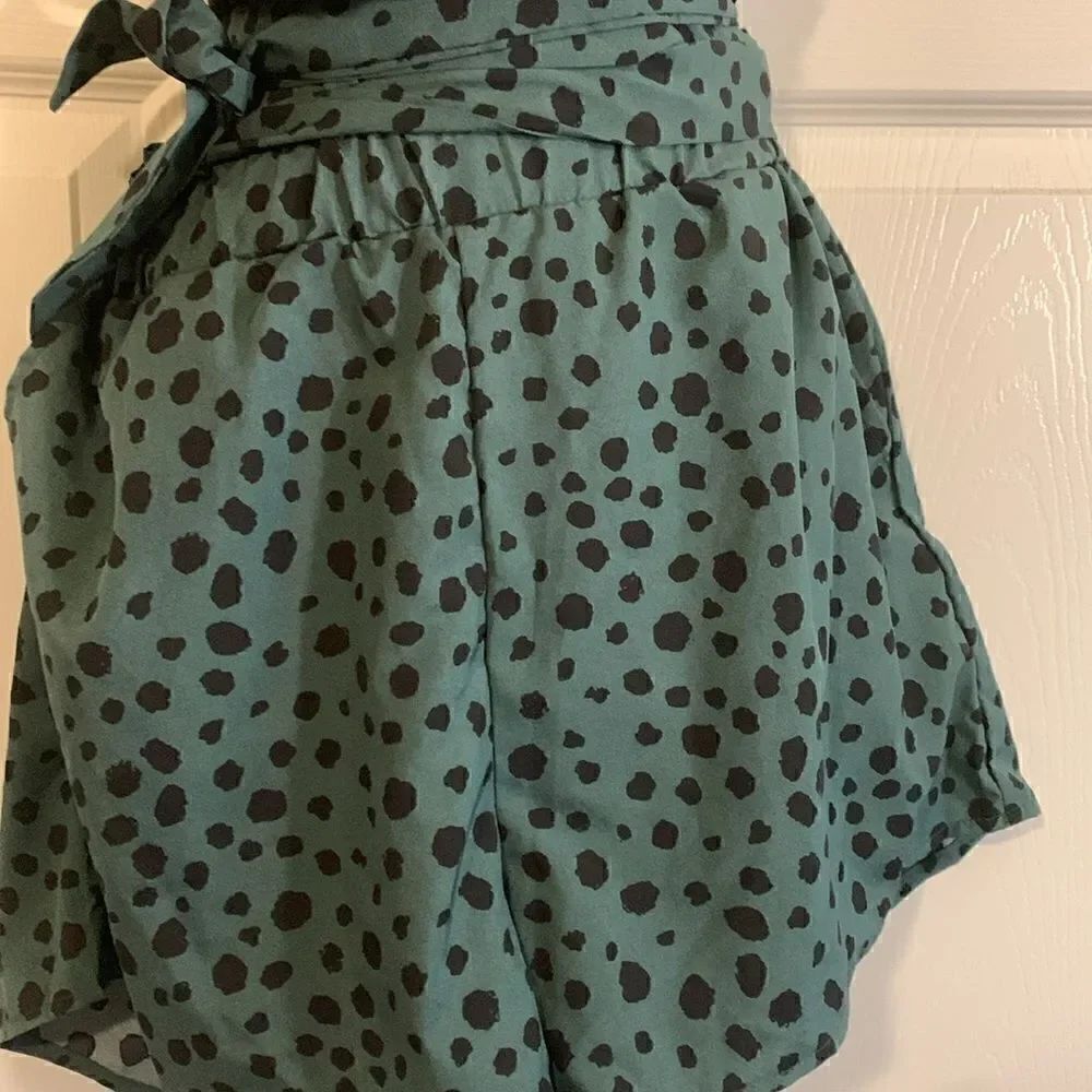 EMERY ROSE, skort, medium, green w/leopard spots, great condition - Picture 2 of 8